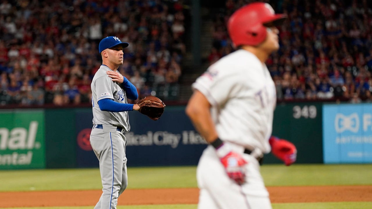 Rough sixth inning costs Royals in 6-2 loss to Rangers